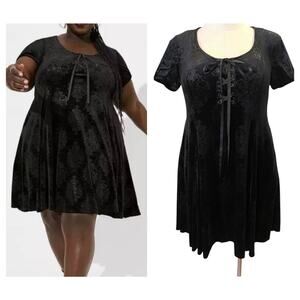 Torrid‎ Size 00/Ladies 10 Nightfall Fit N Flare Skull Embossed Velvet Dress Goth